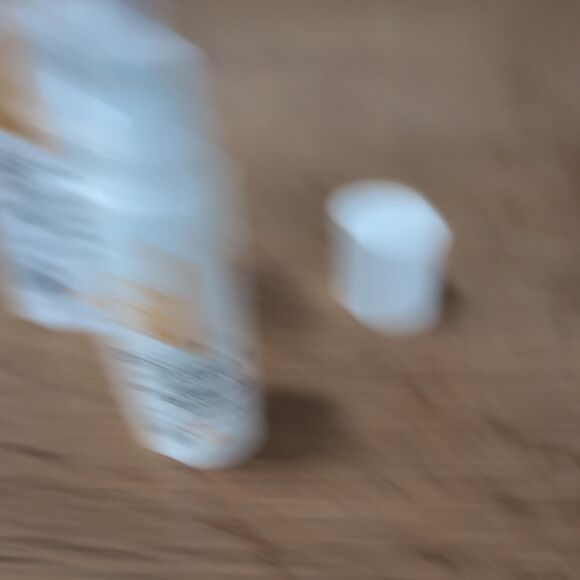 Derma.E Vitamin C Concentrated Serum with Hyaluronic Acid, 0.5 oz - Picture 2 of 7